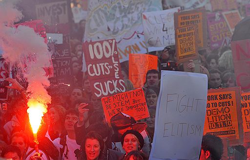 10.11.2010 В Лондоне студенческая демонстрация против повышения стоимости образования переросла в масштабные беспорядки. В результате пострадали по меньшей мере 14 человек, в том числе 7 стражей порядка. 35 наиболее активных участников беспорядков задержаны 