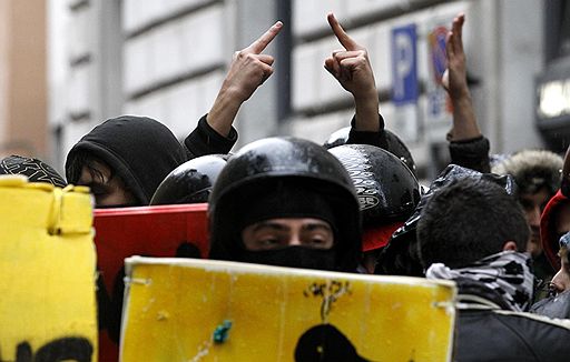 30.11.2010 Итальянские студенты вышли на центральные улицы Рима в знак протеста против реформы образования. Аналогичные законы вызвали студенческое недовольство также в Великобритании и во Франции 