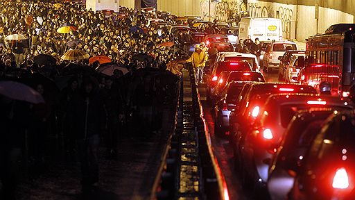 30.11.2010 Итальянские студенты вышли на центральные улицы Рима в знак протеста против реформы образования. Аналогичные законы вызвали студенческое недовольство также в Великобритании и во Франции 