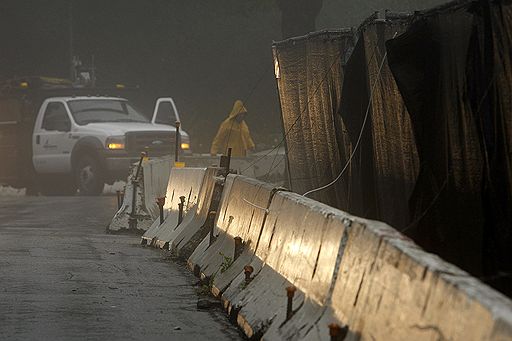 22.12.2010 Сильный шторм, обрушившийся на американский штат Калифорния, вызвал наводнение в Лос-Анджелесе. Затопленными оказались улицы и автострады, в некоторых районах отключилось электричество
