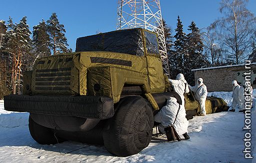19.01.2011 Военнослужащие Южного военного округа провели под Ростовом учения, посвященные годовщине образования инженерных войск. Считается, что этот род войск появился 21 января 1701 года, когда Петр I подписал указ об образовании первой инженерной школы. Военные приняли участие в занятиях по боевой подготовке и инженерной разведке с использованием собак 