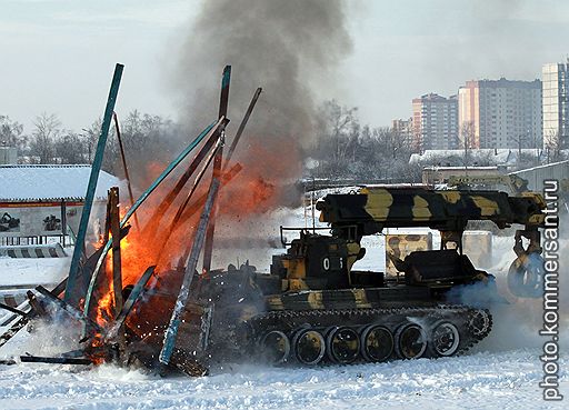 19.01.2011 Военнослужащие Южного военного округа провели под Ростовом учения, посвященные годовщине образования инженерных войск. Считается, что этот род войск появился 21 января 1701 года, когда Петр I подписал указ об образовании первой инженерной школы. Военные приняли участие в занятиях по боевой подготовке и инженерной разведке с использованием собак 