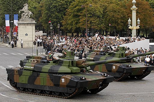 14.07.2011 Во Франции отметили День взятия Бастилии. Традиционно в этот национальный праздник на Елисейских полях прошел военный парад, а вечером тысячи горожан увидели красочный фейерверк