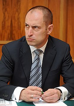 В высококонкурентных секторах экономики большое количество субподрядчиков такой услугой, как электронная площадка, пользоваться не научились и не считают это необходимым 
