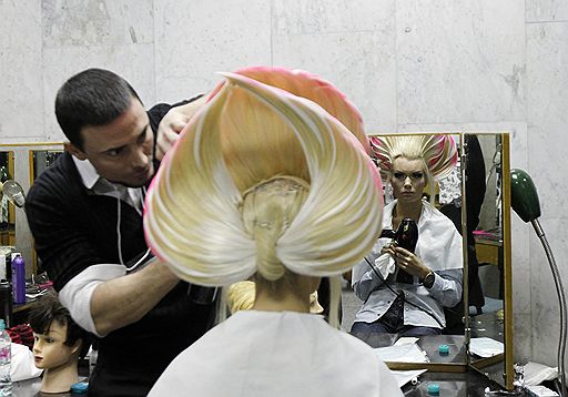28.09.2011 В Кремле прошло шоу AlternativeHairShow 2011 Russia. Участниками парикмахерского искусства стали представители всемирно известных команд разных стран