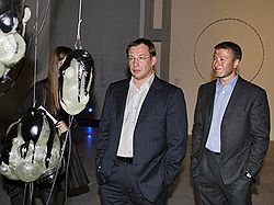 В 2001-2008 годах Андрей Городилов (слева) являлся первым заместителем губернатора Чукотского автономного округа Романа Абрамовича