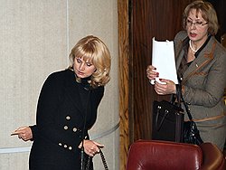 Татьяна Голикова (слева) и Вероника Скворцова (справа)  