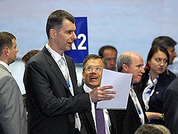 Бизнесмен Михаил Прохоров (в центре) 