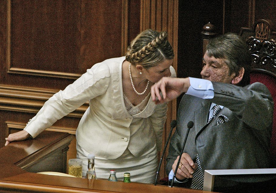 Юлия Тимошенко и Виктор Ющенко во время заседания Верховной Рады Украины  Киев, июль 2005 