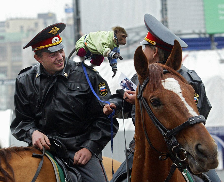 Патруль на Манежной площади  Москва, сентябрь 2005 