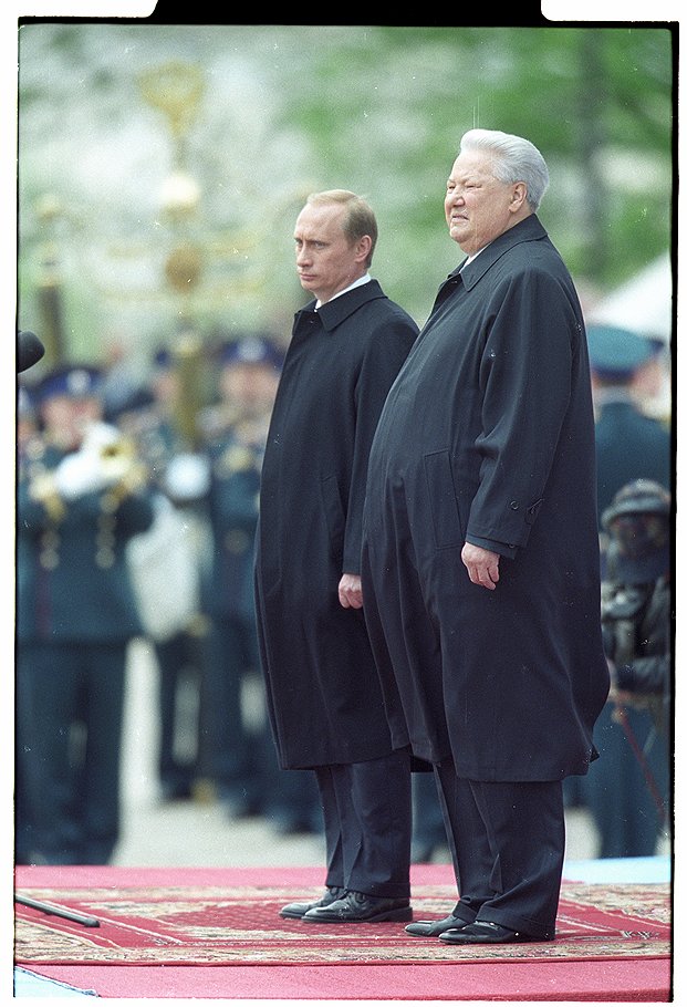 Борис Ельцин и президент РФ Владимир Путин. 2000 год