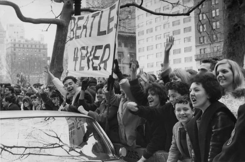В 1964 году музыканты дали два аншлаговых концерта в Карнеги-Холле. Тысячи поклонников, преимущественно подростков, заполняли прилегающие к концертному залу улицы в надежде если не попасть на концерт, то хотя бы увидеть музыкантов 