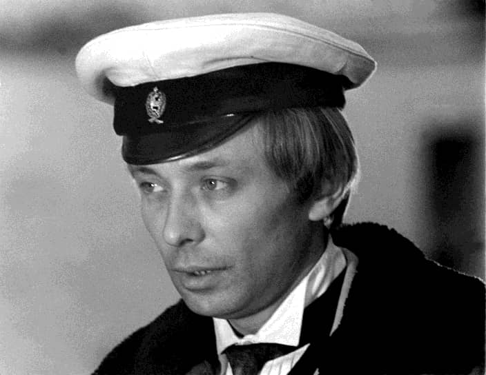 Олег Даль скончался 3 марта 1981 года в Киеве, во время командировки. Он был похоронен на Ваганьковском кладбище в Москве   На фото: Олег Даль в роли Лаевского в фильме «Плохой хороший человек» 