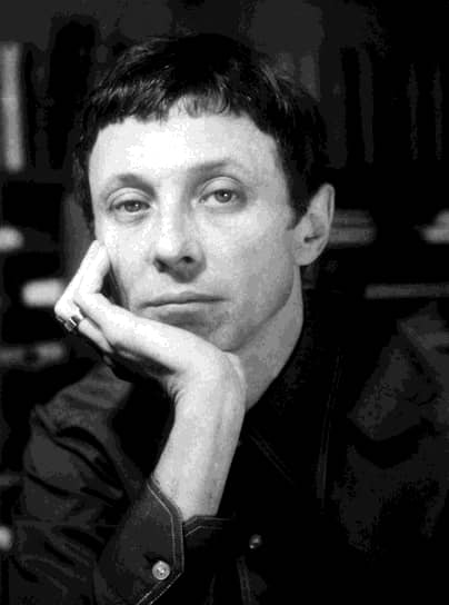 Хотя Олег Даль прославился своими ролями в кино, прежде всего он был театральным актером. В 1963 году он получил приглашение в театр «Современник», где пять лет играл роли второго плана, но в 1968 году ему досталась роль Васьки Пепла в пьесе «На дне», которая стала одной из самых ярких его работ в «Современнике». В этом театре он встретил и свою первую жену — Нину Дорошину 