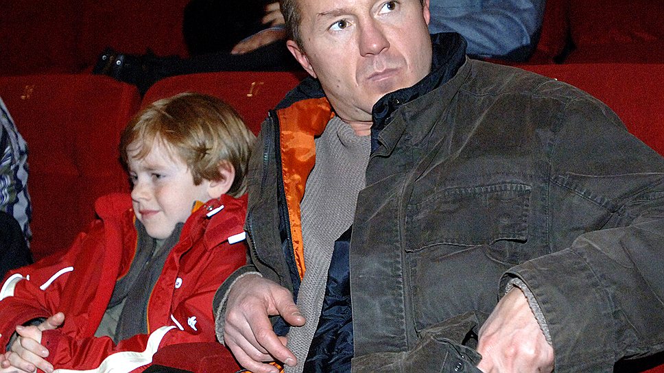 Андрей Панин с сыном Александром перед премьерой фильма "Любовь-морковь-2" 