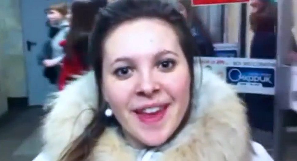 Я сегодня на коне &mdash;  Улыбнулось счастье мне: В новых джинсах я хожу, Свысока на всех гляжу &mdash;  Я по-модному одет В мелкорубчатый вельвет! Иностранное клеймо Говорит за все само: Чей товар и чья страна &mdash; Фирма издали видна! 