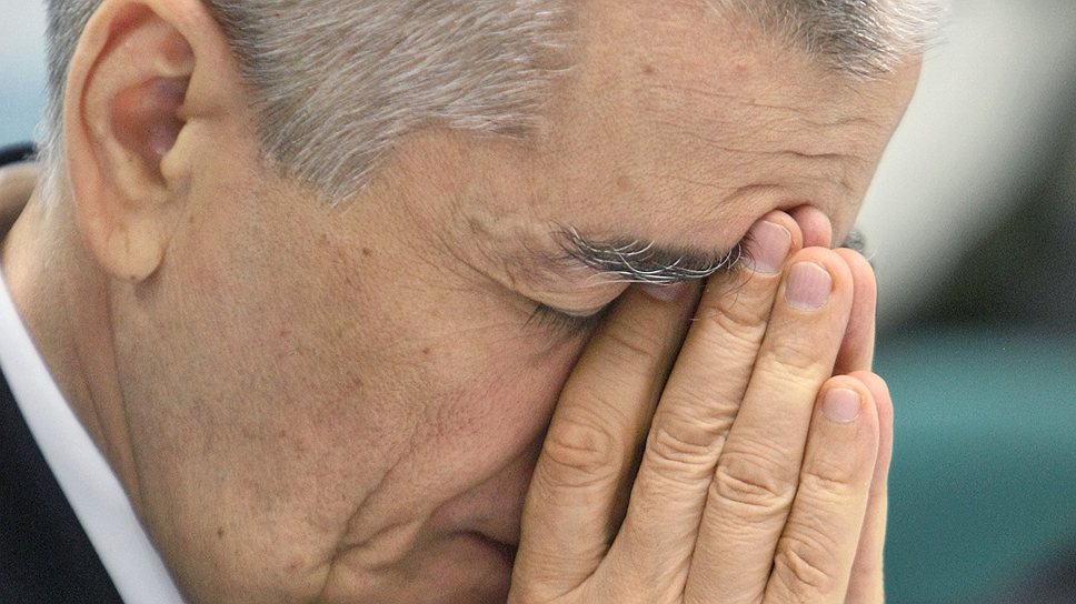 У меня печальный вид &mdash; Голова моя болит, Я чихаю, я охрип. Что такое? Это &mdash; грипп. Не румяный гриб в лесу, а поганый грипп в носу! 