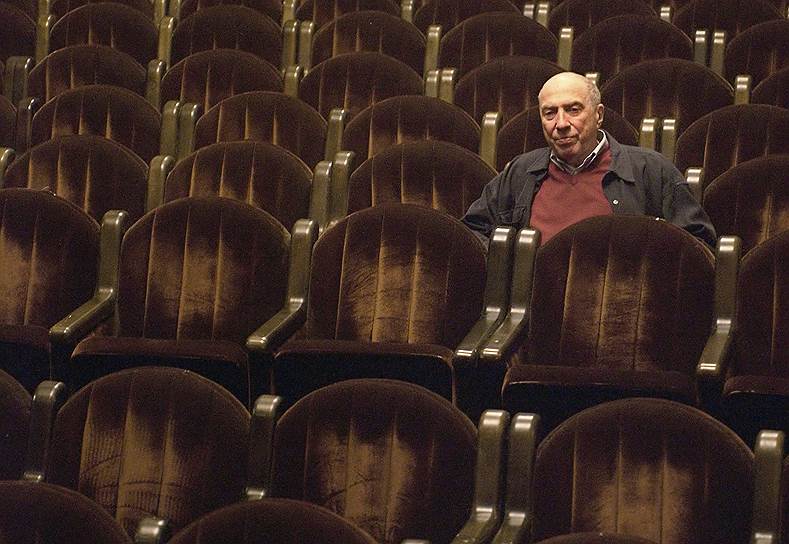 Сергей Юрский переехал в Москву в 1978 году, и поступил на работу в Театр им. Моссовета. Там он работал не только в качестве актера, но и как режиссер-постановщик. Кроме того, он работал на сцене МХАТ имени А.П. Чехова