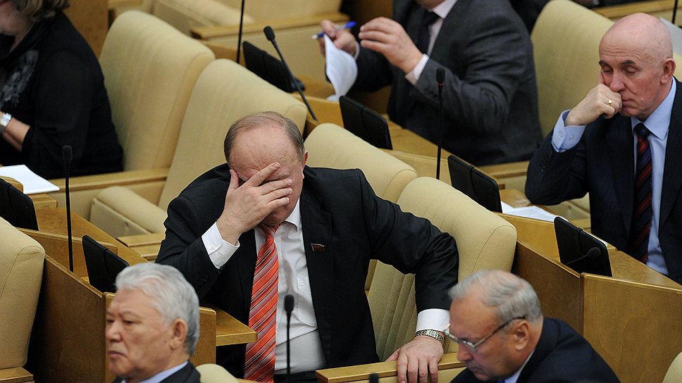 Лидер Коммунистической партии России Геннадий Зюганов (в центре) 