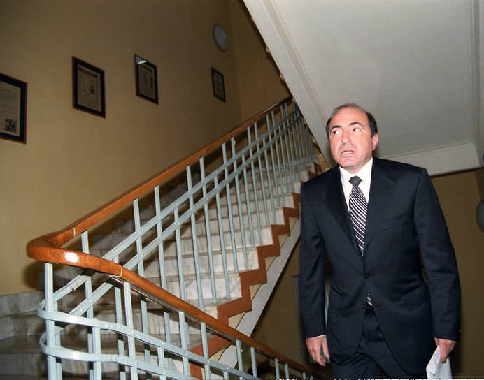 Весной 1999 года бизнесмен получил контрольный пакет акций канала «ТВ-6» и приобрел ИД «КоммерсантЪ». Летом 2006 года он сменил руководство издательского дома, а после продал его своему партнеру Бадри Патаркацишвили 