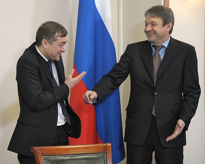 Вице-премьер Владислав Сурков (слева) и губернатор Краснодарского края Александр Ткачев. 2012 год