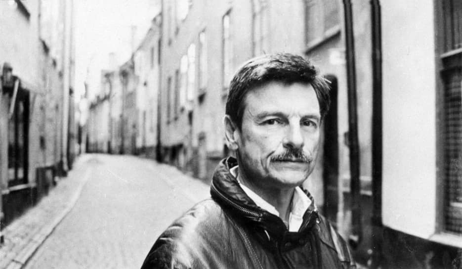 В 1954 году Андрей Тарковский поступил на режиссерский факультет ВГИКа (мастерская Михаила Ромма). Его дипломная работа — короткометражный фильм «Каток и скрипка» — получила главный приз на фестивале студенческих фильмов в 1961 году в Нью-Йорке. После этого началась работа Андрея Тарковского на киностудии «Мосфильм»