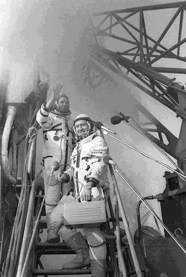 2 марта 1978 года Владимир Ремек из Чехословакии стал первым человеком, который полетел в космос и при этом не был ни гражданином СССР, ни гражданином США На фото: экипаж космического корабля «Союз-28», Алексей Губарев и Владимир Ремек (справа)