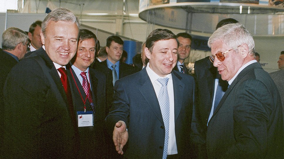 III Красноярский экономический форум "Развитие Востока Сибири". Председатель Заксобрания Красноярского края Александр Усс (слева), губернатор Красноярского края Александр Хлопонин (в центре) и заместитель генерального директора ОАО "РУСАЛ" Александр Лившиц (справа). 2006 год 