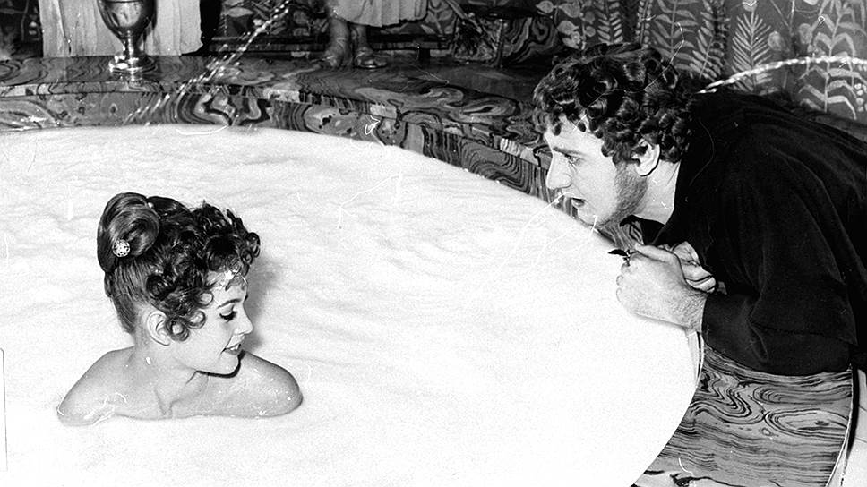 В 1960-е годы Брижит Бардо продолжала играть женщин-вамп. В 1963 году актриса могла стать главной (и единственной) героиней фильма начинающего режиссера Энди Уорхола в его «анти-фильме» «Спи» продолжительностью 321 минуту. Но роль была отдана любовнику режиссера Джону Джорно 