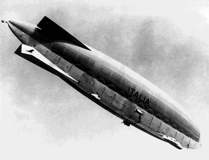 В 1928 году состоялась еще одна арктическая экспедиция. Дирижабль «Италия» под руководством исследователя Умберто Нобиле с экипажем из 16 человек пролетел над Северным полюсом, но на обратном пути потерпел крушение. Часть членов экипажа погибла, оставшиеся около месяца жили в разбитом на льду лагере. В спасении итальянских путешественников принимал участие СССР 