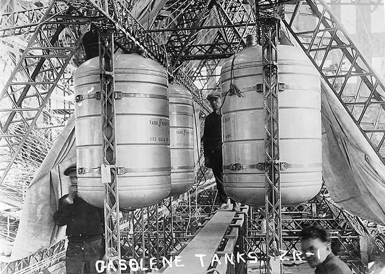 Топливные резервуары американского дирижабля USS Shenandoah (ZR-1), построенного в 1923 году 