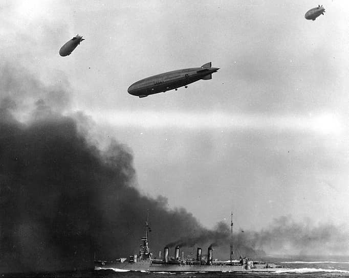 Американские дирижабли во время учений у побережья Атлантик-Сити в 1930 году 