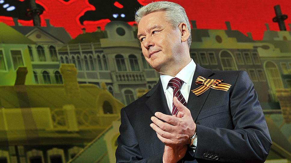 Сергей Собянин на концерте, посвященном празднованию 66-й годовщины Победы в Великой Отечественной войне. Концерт прошел в здании Мэрии Москвы. 2011 год