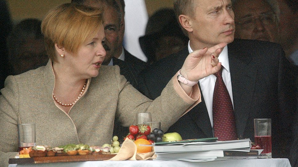 Во время проведения первых "Скачек на приз Президента России" на Центральном Московском ипподроме, 2004 год 