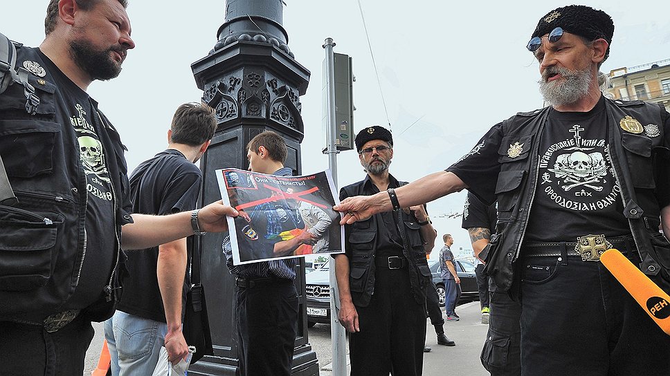 Активисты Союза православных хоругвеносцев 