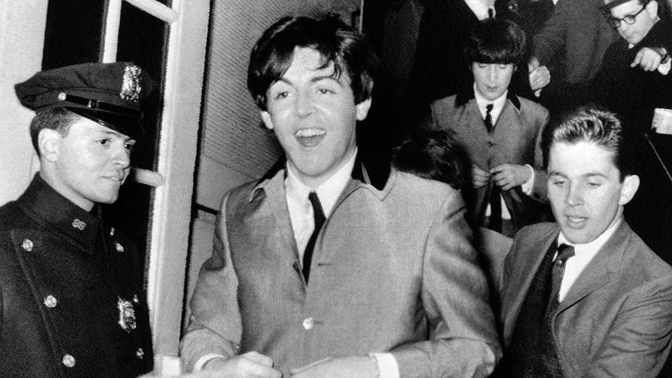 1 июня 1967 года вышел альбом «Sgt. Pepper's Lonely Hearts Club Band», где автором большинства композиций стал Пол Маккартни. Идея и концепция альбома также принадлежали ему. Из-за нескольких песен с этого альбома — «Lucy in the Sky with Diamonds» и «A Day in the Life» — группу обвинили в пропаганде наркотиков. Тем не менее в 2003 году читатели Rolling Stone назвали пластинку лучшим альбомом всех времен и народов. В 1969 году состоялось последнее выступление группы The Beatles на крыше студии звукозаписи Apple Records в Лондоне. После этого музыканты разошлись