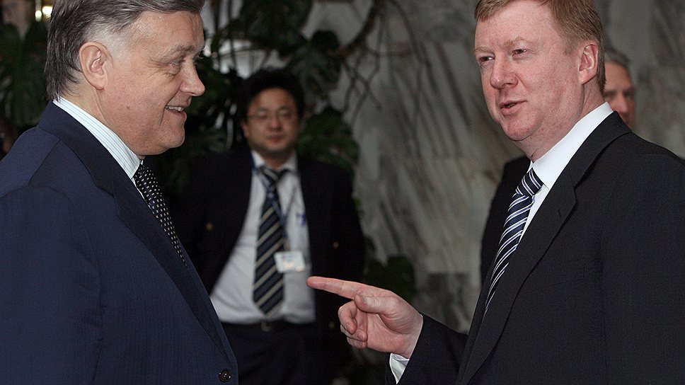 05.02.2008 Владимир Якунин (слева) и председатель правления РАО "ЕЭС России" Анатолий Чубайс на съезде Российского союза промышленников и предпринимателей 