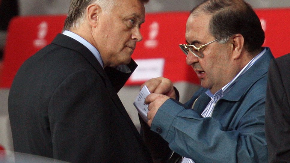 26.06.2008 Владимир Якунин и Алишер Усманов (слева направо) на трибуне во время матча между сборными командами России и Испании 