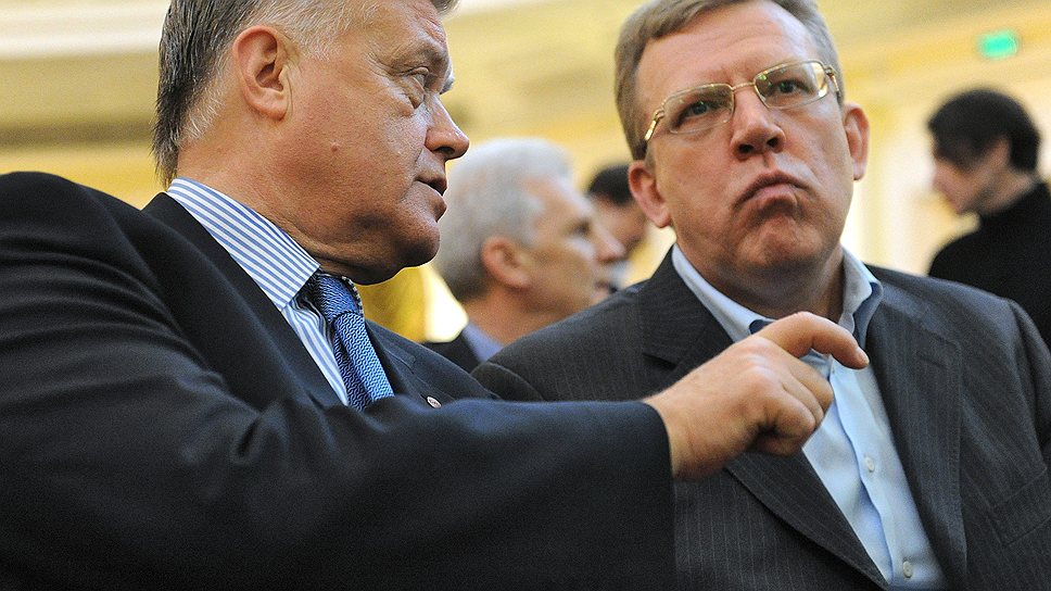 15.04.2012 Президент ОАО "Российские железные дороги" Владимир Якунин (слева) и бывший министр финансов России Алексей Кудрин на Московском Пасхальном фестивале в Большом зале консерватории 