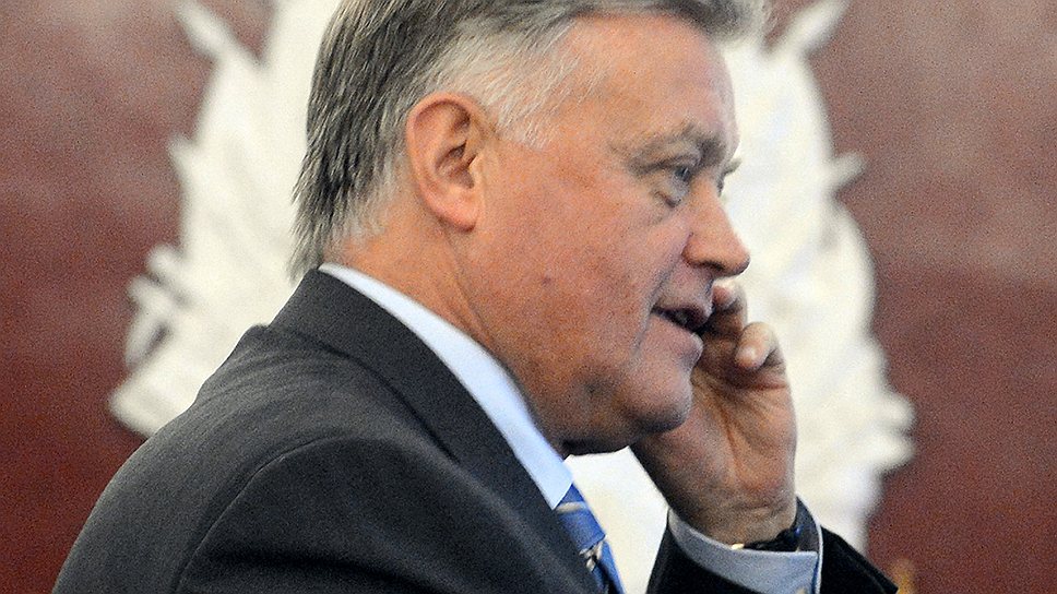 Президент ОАО "Российские железные дороги" Владимир Якунин перед началом заседания совета по культуре и искусству 