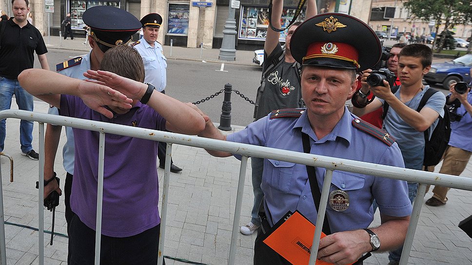 Была принята резолюцию в требованием «немедленного освобождения Ходорковского, Лебедева, «узников Болотной» и всех политических заключенных» 
