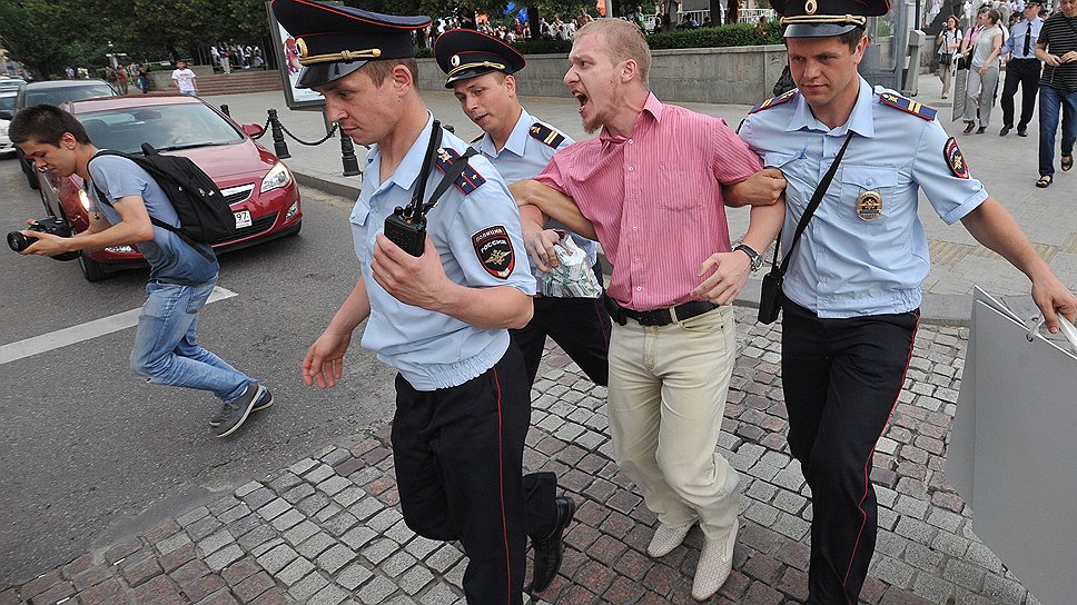 Задержаны десятки активистов «России молодой» 