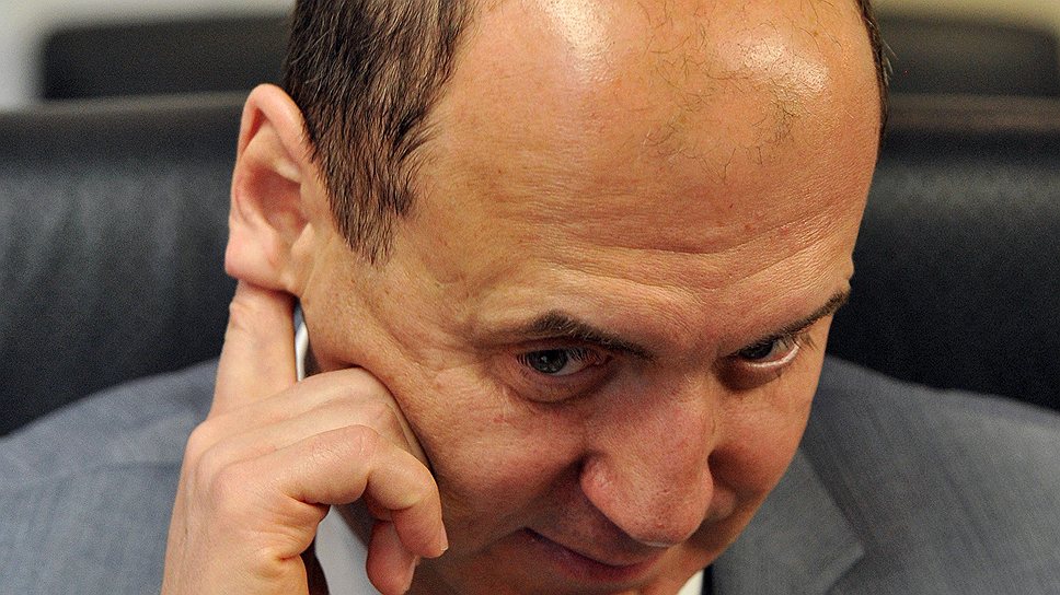 Второй совладелец банка "Российский кредит" Виталий Малкин тоже пошел в политику, но в России. В 2004-2013 годах господин Малкин представлял в Совете федерации Бурятию. Широкой публике он стал известен стал после того как в 2012 году обличал в американском Конгрессе погибшего юриста Сергея Магнитского, а в 2013 году блогеры обнаружили у господина Малкина израильское гражданство и недвижимость за границей, после чего он был вынужден уйти из СФ. 