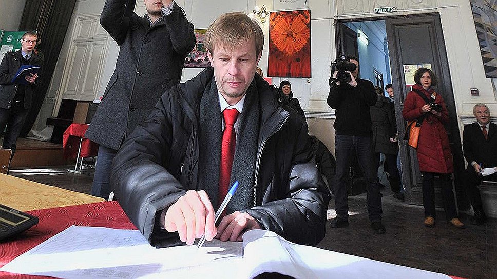 Задержанию 3 июля предшествовал митинг против партии «Единая Россия» совместно с партиями КПРФ, «Гражданская платформа» и «Справедливая Россия», на котором Евгений Урлашов объявил о намерении участвовать в выборах областного уровня 