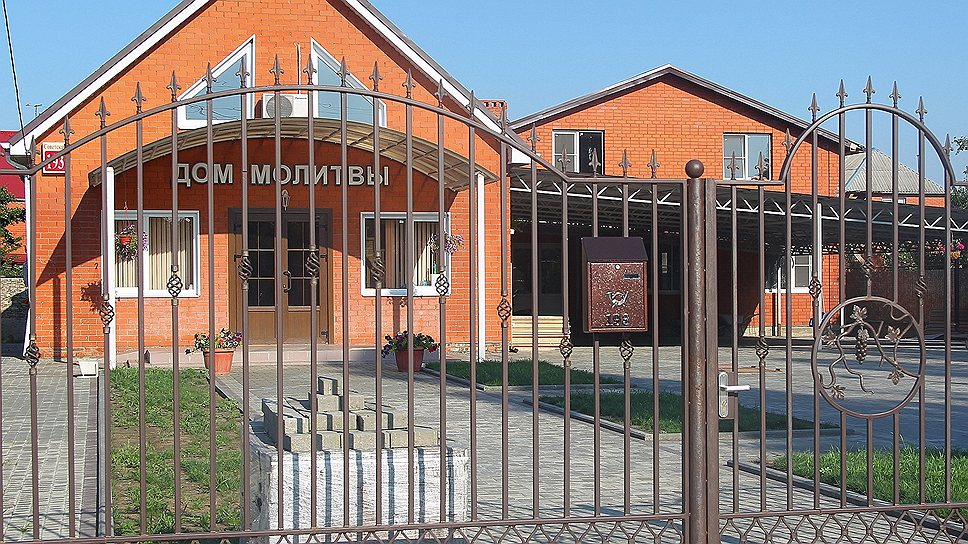 Вновь отстроенный дом молитвы в Крымске, 2013 год