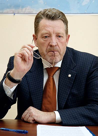 19 сентября 2005 года Лидия Исайкина в Хамовническом суде Москвы потребовала от своего бывшего супруга главы авиакомпании «Волга-Днепр» Алексея Исайкина половину его 12,8% акций компании. В феврале 2006 года она согласилась на получение совместного имущества (кроме акций) и денежную компенсацию. Сумма отступных оценивалась в $12 млн 