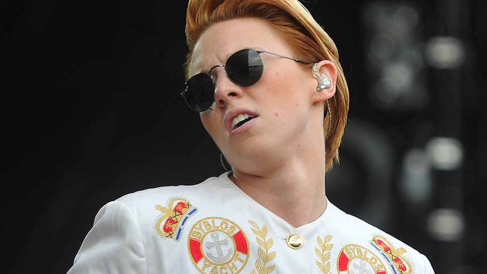 Вокалистка британской синтипоп-группы La Roux Элли Джексон  