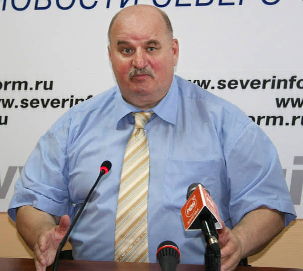 В сентябре 2007 года в отношении мэра Вологды Алексея Якуничева было возбуждено уголовное дело по трем статьям УК, включая ст. 290 («Получение взятки»). По версии следствия, взятка была дана в виде квартиры, которую Алексей Якуничев в 2004 году помог получить одному из бывших прокуроров города. В августе 2009 года городским судом Вологды был приговорен к четырем годам лишения свободы условно. 11 апреля 2016 года умер из-за инфаркта