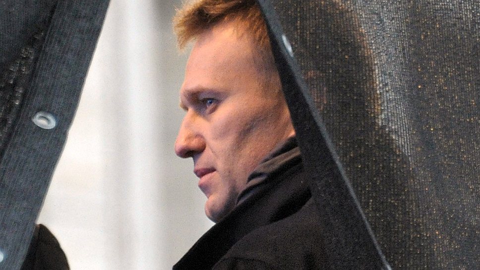 Алексей Навальный во время митинга оппозиции «За честные выборы», который прошел на проспекте Академика Сахарова, 2011 год