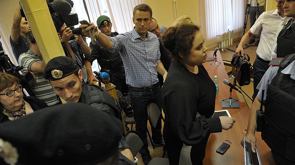 Поддержать оппозиционера пришли его сторонники и близкие 